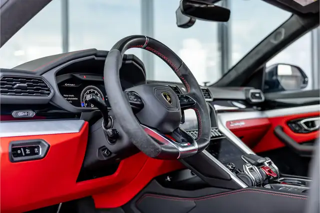 Lamborghini Urus view 15