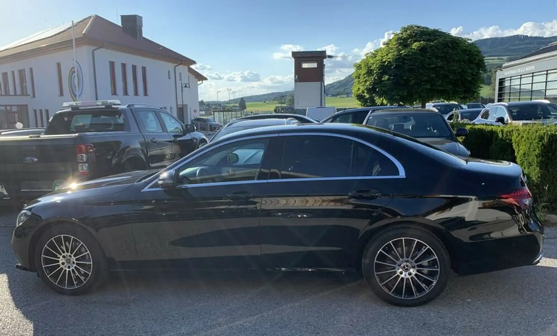 Mercedes-Benz E 220 d 4Matic *AVANTGARDE*LED*KAMERA*18'' Schwarz - 2