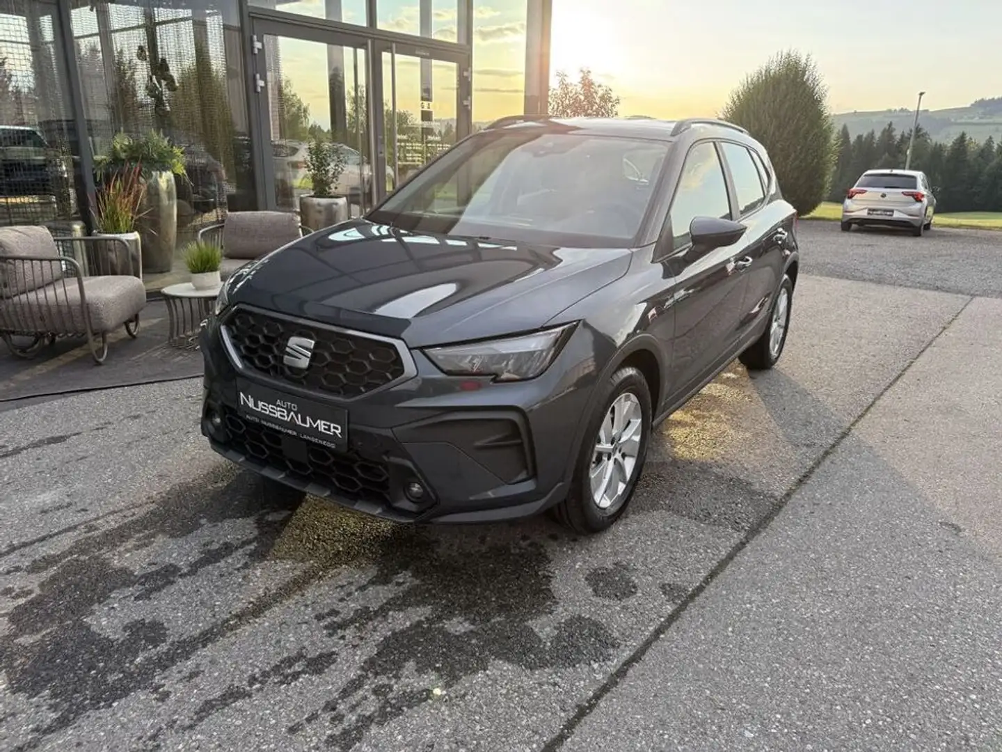 SEAT Arona 1.0 TSI 70 kW Reference Grau - 2
