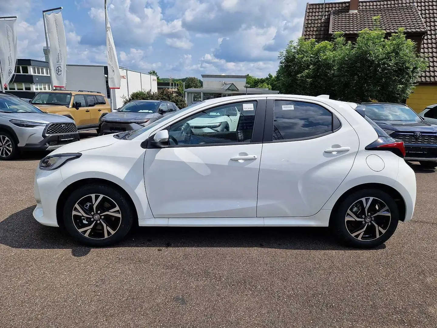 Toyota Yaris Hybrid 5-Türer Teamplayer/Comfort Paket Weiß - 2