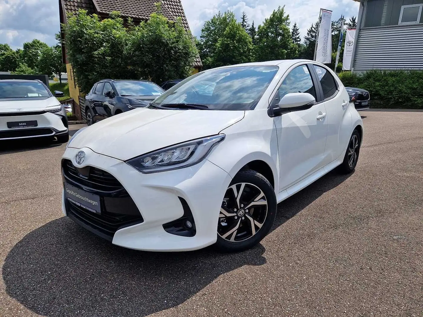 Toyota Yaris Hybrid 5-Türer Teamplayer/Comfort Paket Weiß - 1