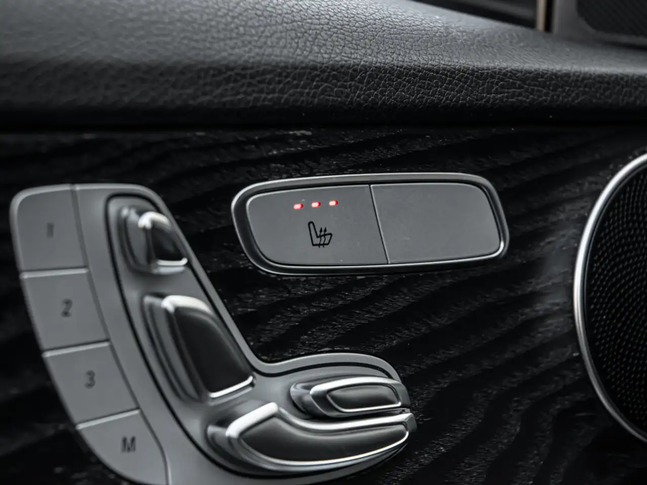 Mercedes-Benz C-Class снимка Mercedes-Benz C-Class