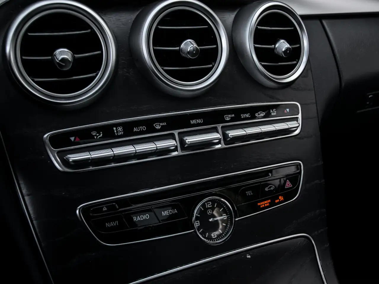 Mercedes-Benz C-Class снимка Mercedes-Benz C-Class