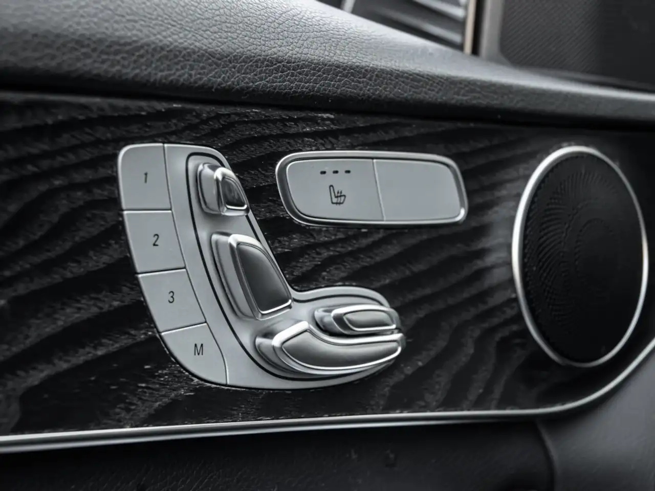 Mercedes-Benz C-Class снимка Mercedes-Benz C-Class