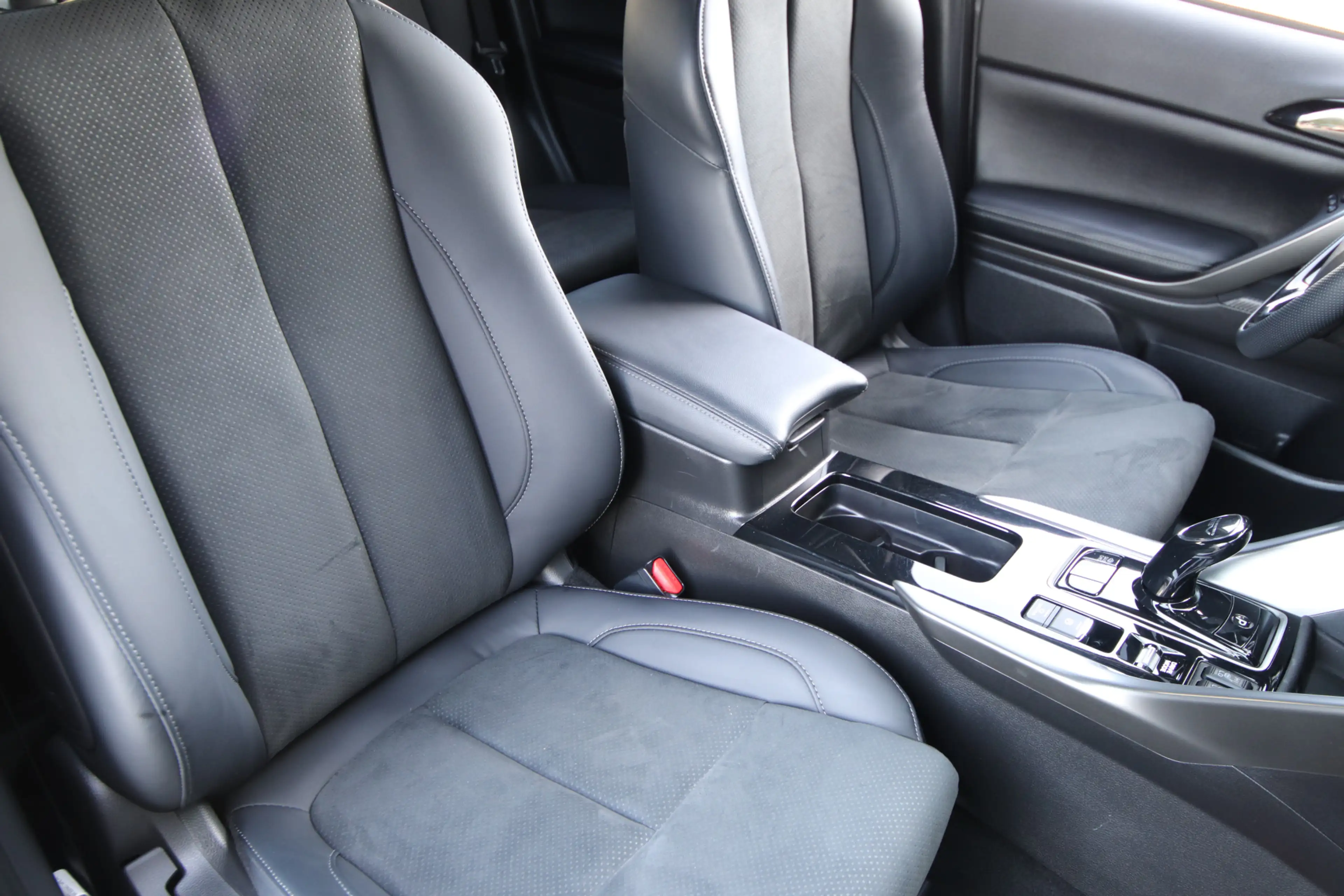 Mitsubishi Eclipse Cross 2.4 PHEV Black Edition NL-Auto, Trekhaak, 1e eig, — photo 4