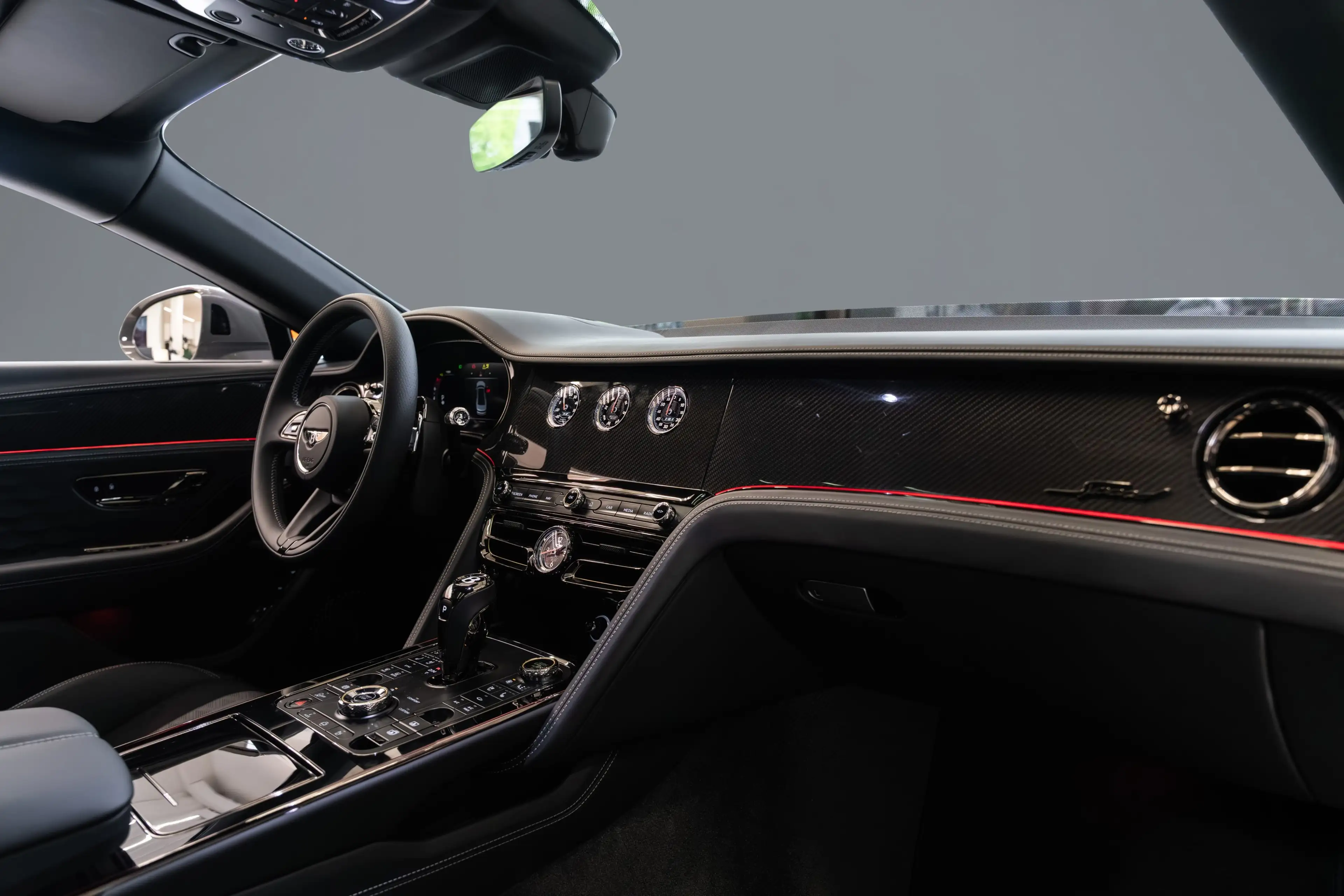 Bentley Flying Spur Speed V8 Hybrid — photo 12