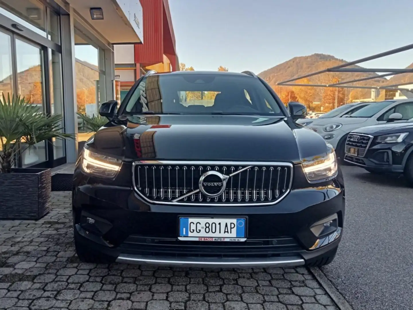 Volvo XC40 T4 Recharge Plug-in Hybrid OK NEOPATENTATI Nero - 2