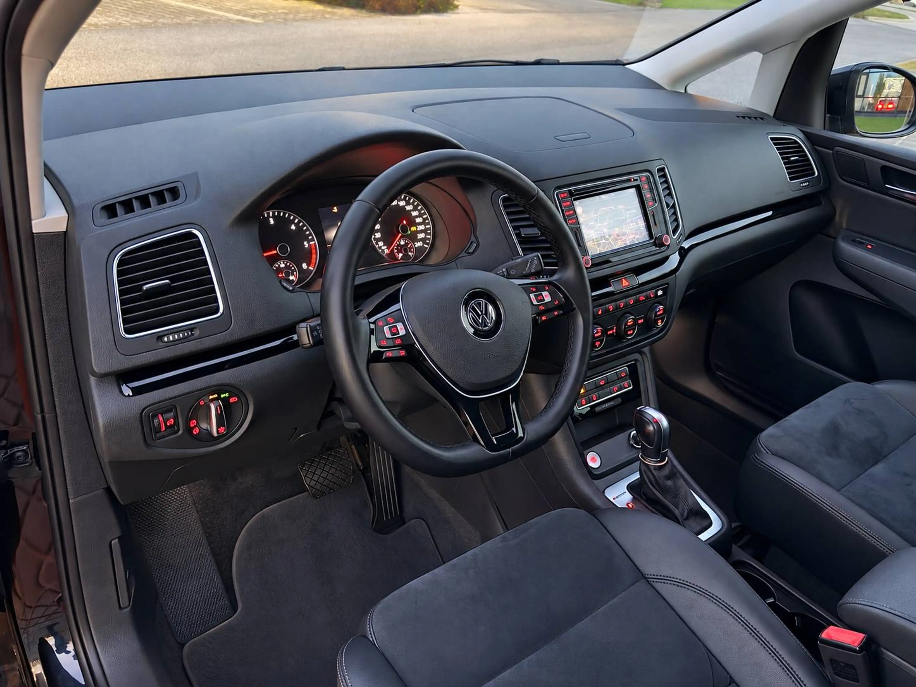 Volkswagen Sharan Sharan Business SCR 2,0 TDI 7 Sitze DSG 4Motion — photo 12