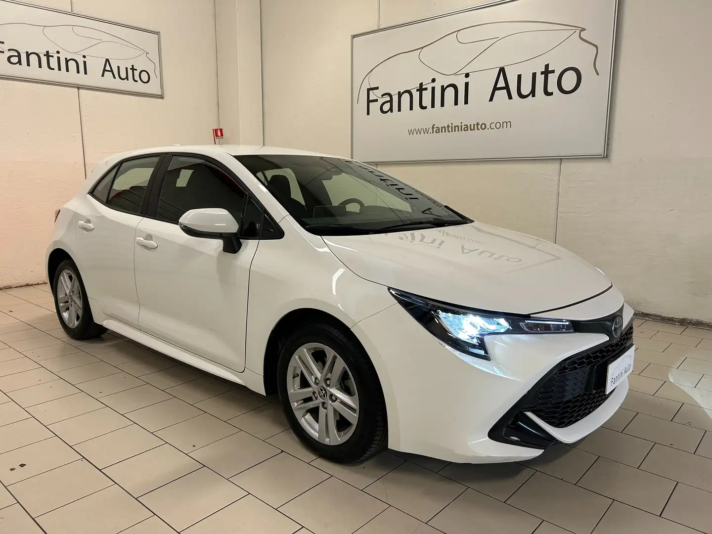 Toyota Corolla Active Business 1.8h-DETTAGLI IN DESCRIZIONE Fehér - 1