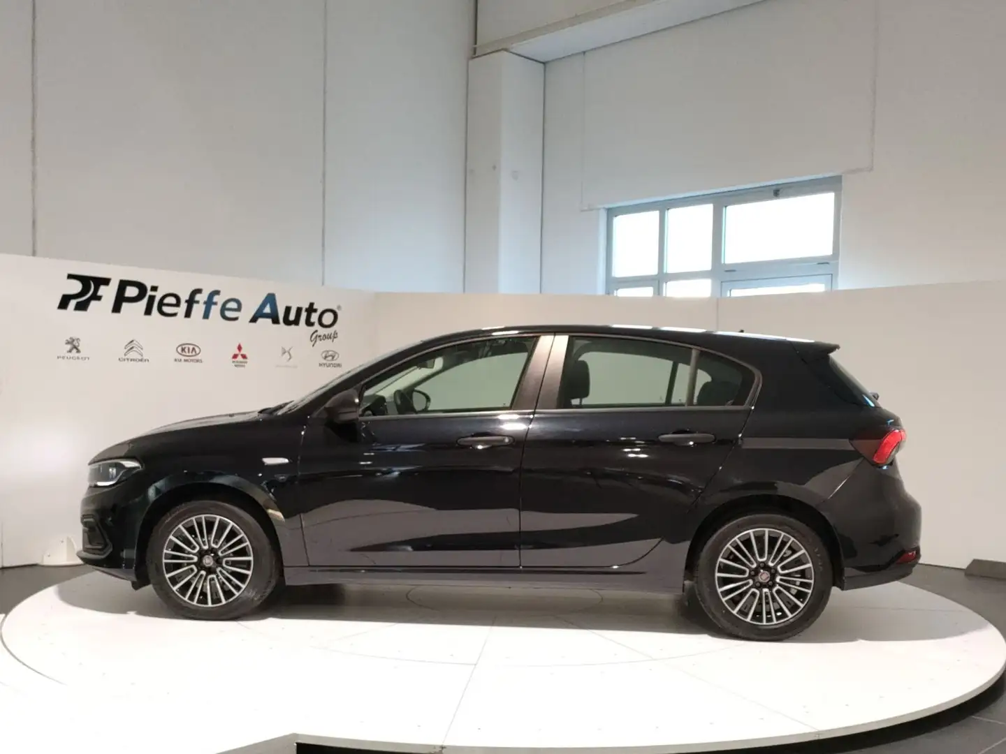 Fiat Tipo (2015-->) - Tipo 1.6 Mjt S&S 5 porte City Life Schwarz - 2