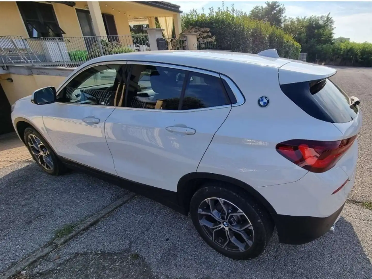 BMW X2 sdrive 18d automatico advantage Bianco - 2