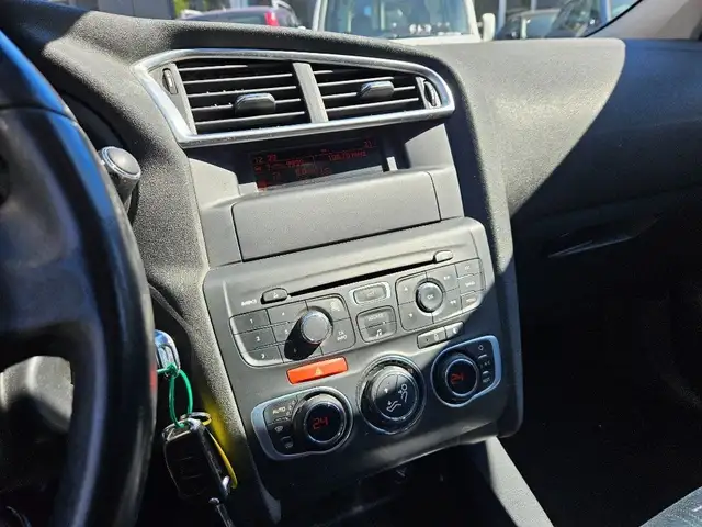 Citroen C4 view 11