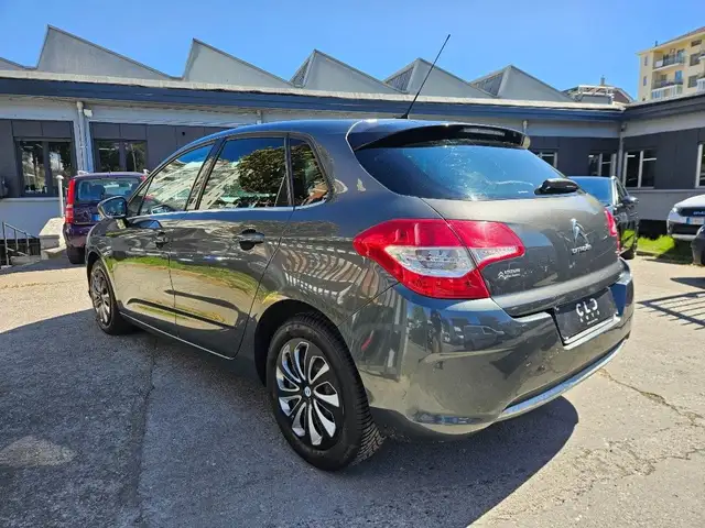 Citroen C4 view 3
