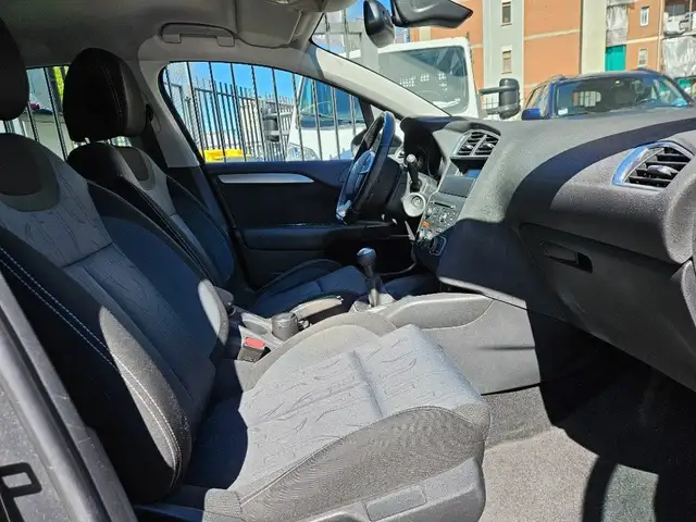 Citroen C4 view 9