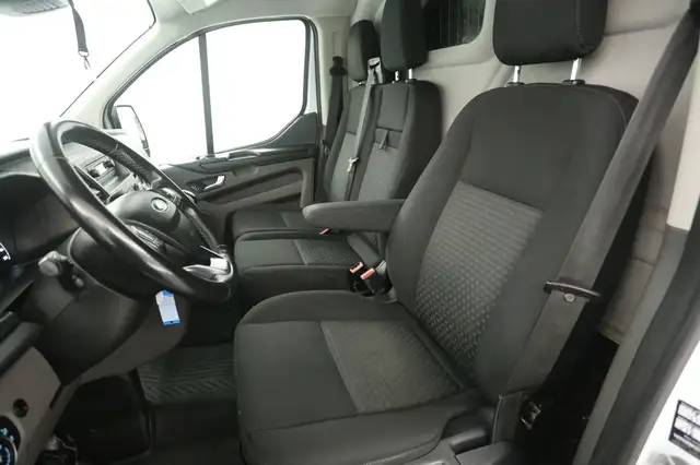 Ford Transit Custom view 9