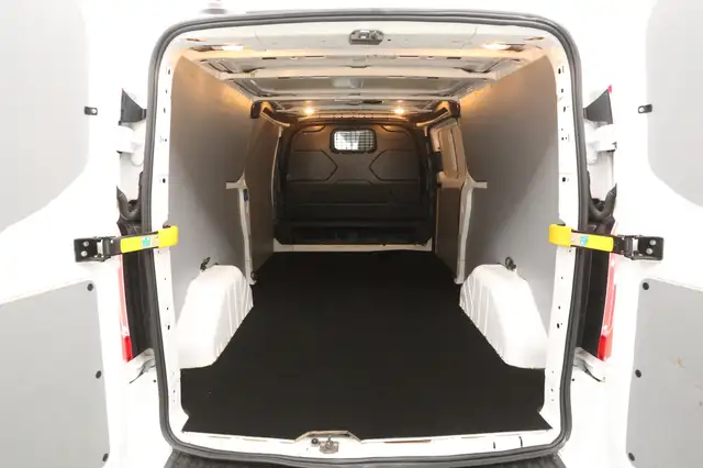 Ford Transit Custom view 3