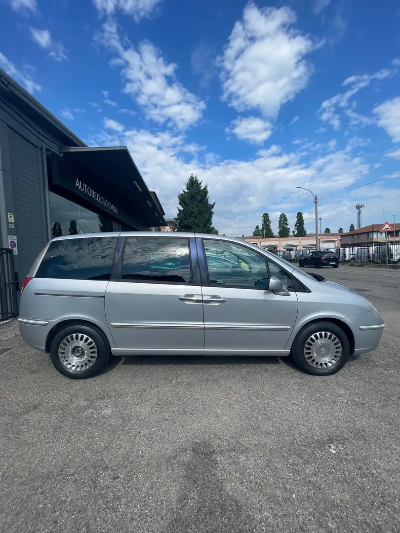 Lancia Phedra Phedra 2.0 mjt Platinum 136cv dpf Gümüş rengi - 2