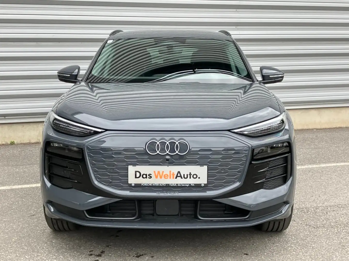 Audi Q6 e-tron Grau - 2