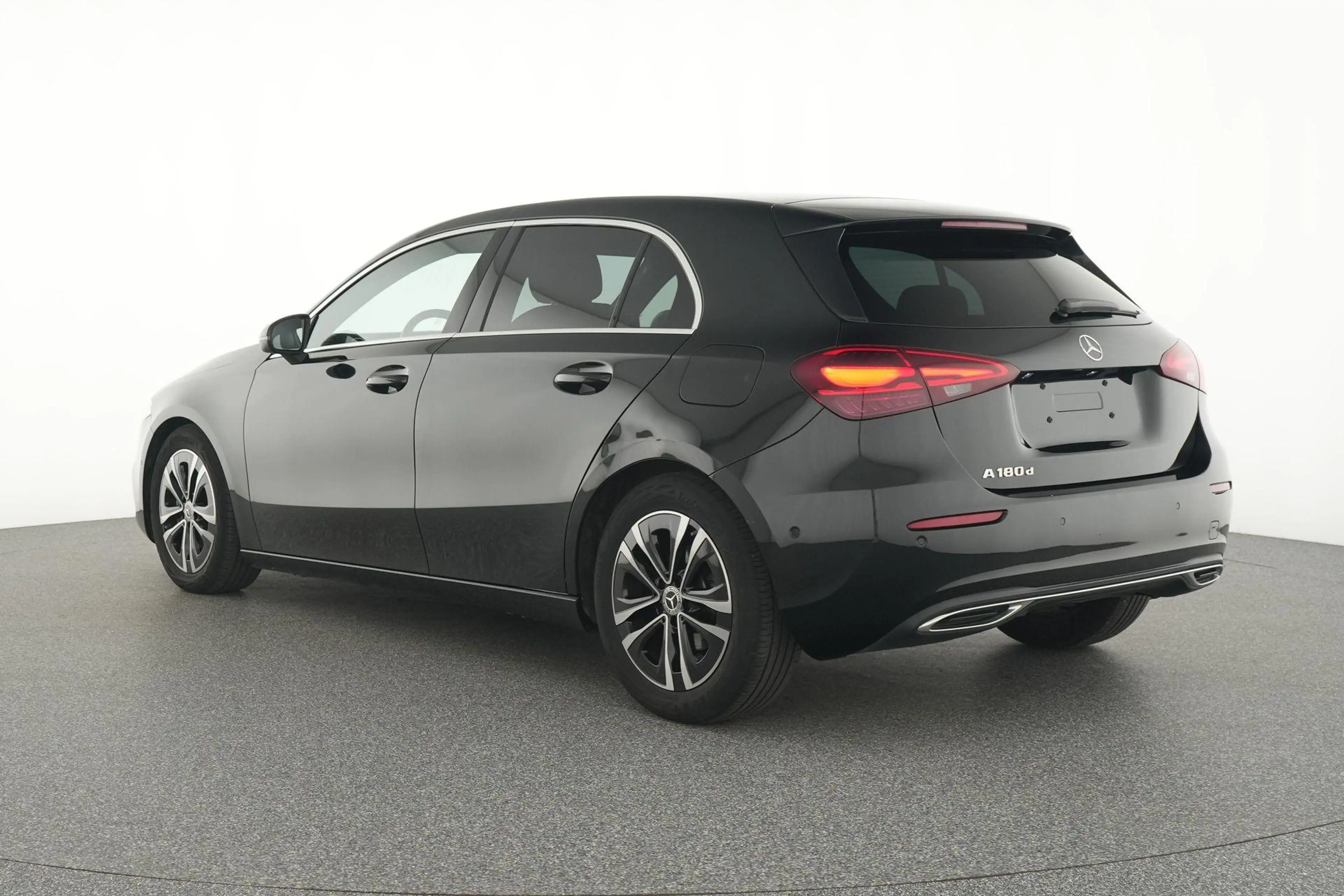 Mercedes-Benz A 180 180d Business Line — photo 3