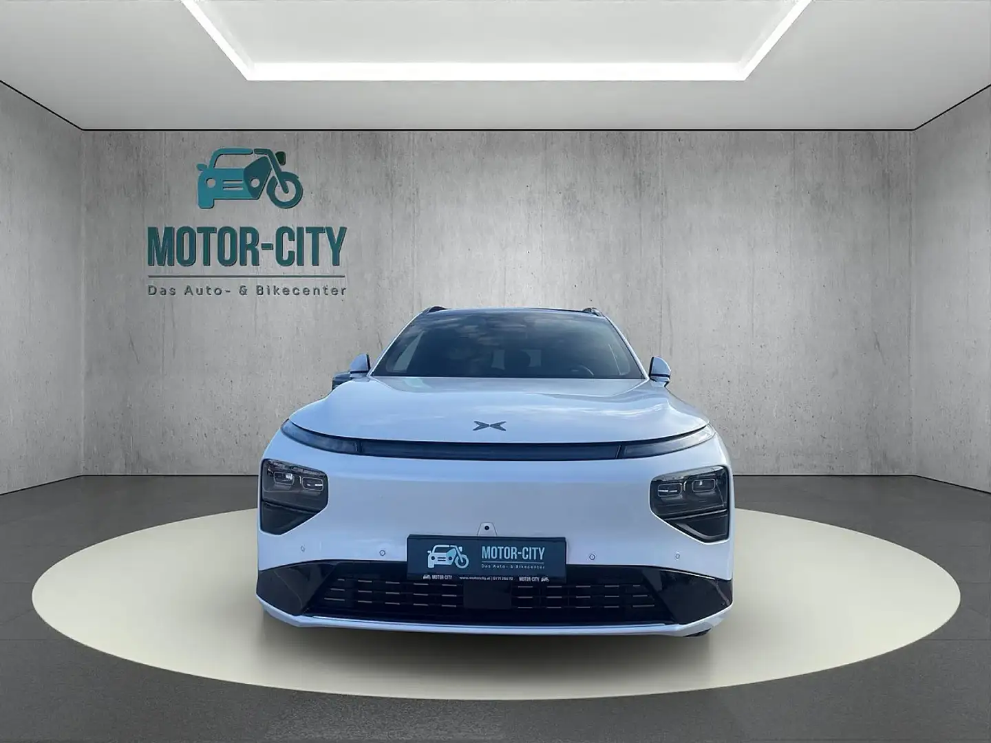 Xpeng G9 Long Range RWD Weiß - 2