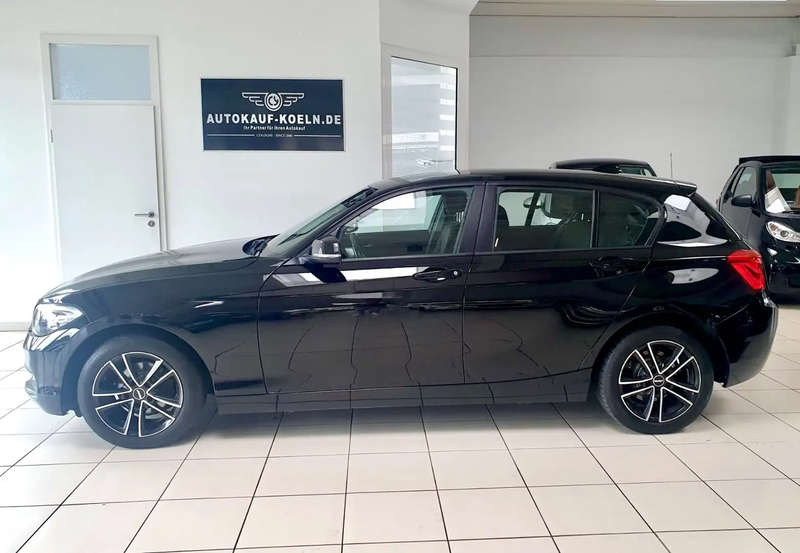BMW 116 i Advantage Navigation/Klima/Alus Zwart - 2