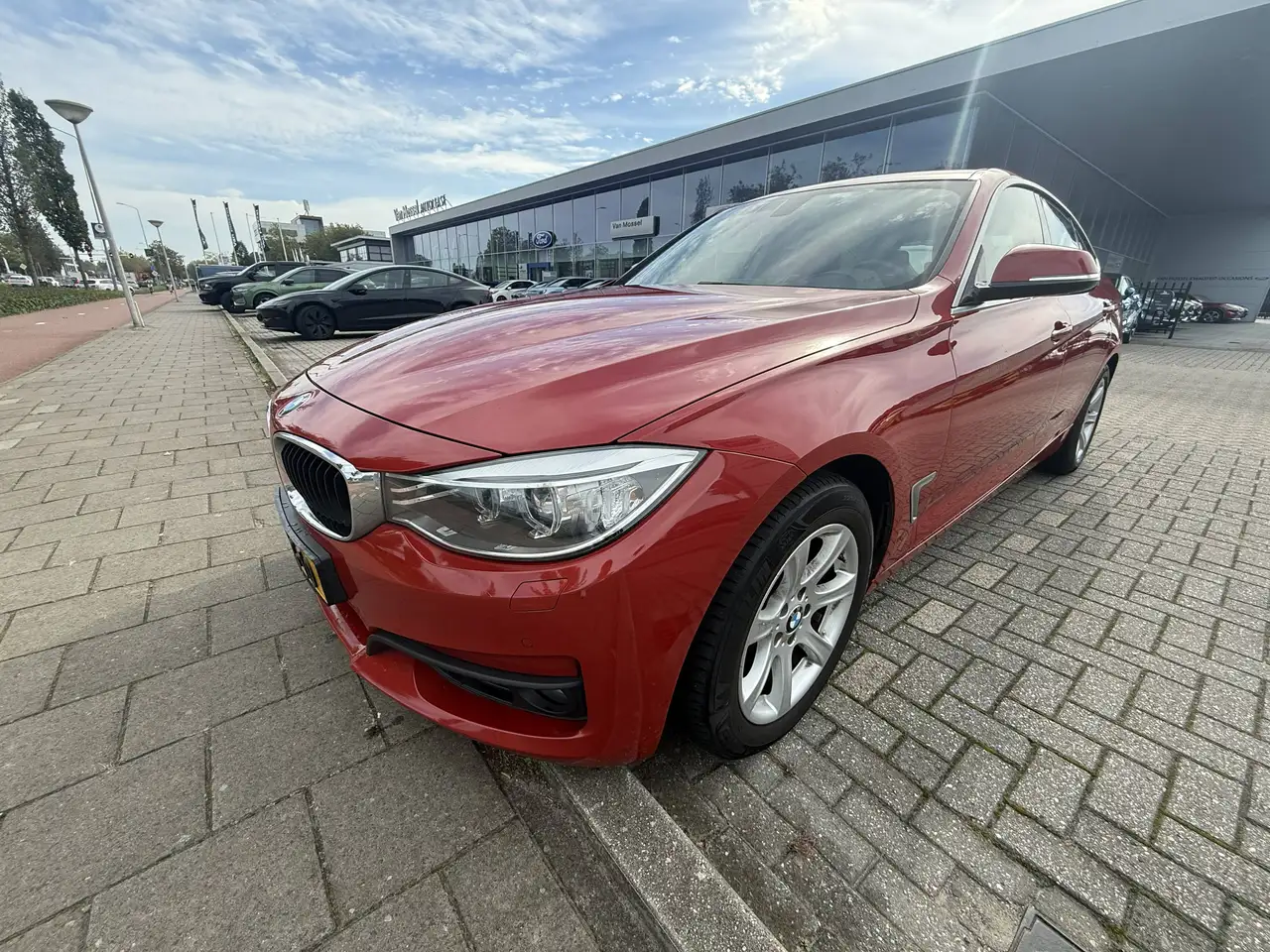 BMW 320 320 Executive — photo 1 of 17