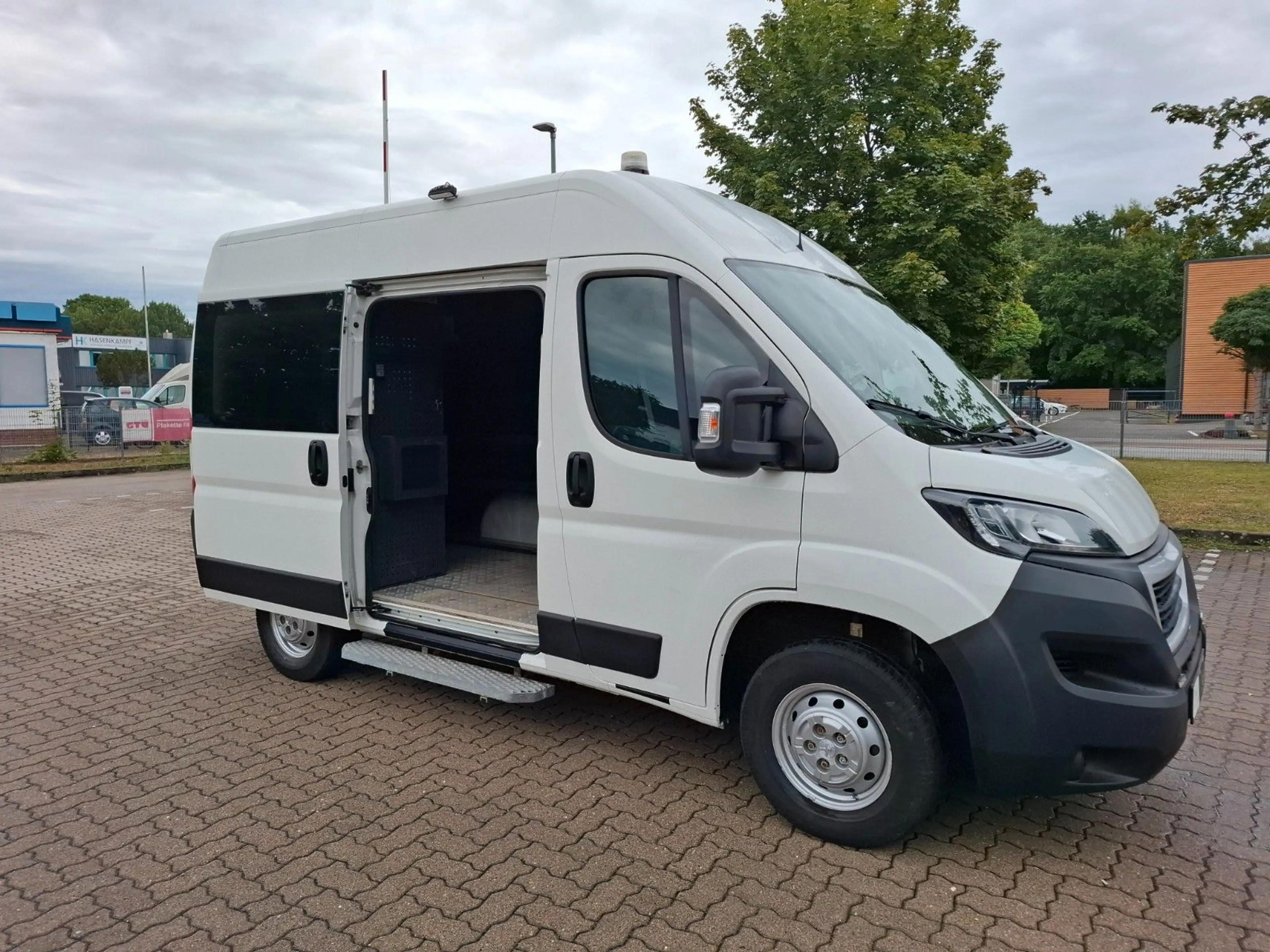 Peugeot Boxer 2.2 L2H2 BLUEHDI 140PS PREMIUM Standheiz.. — photo 9