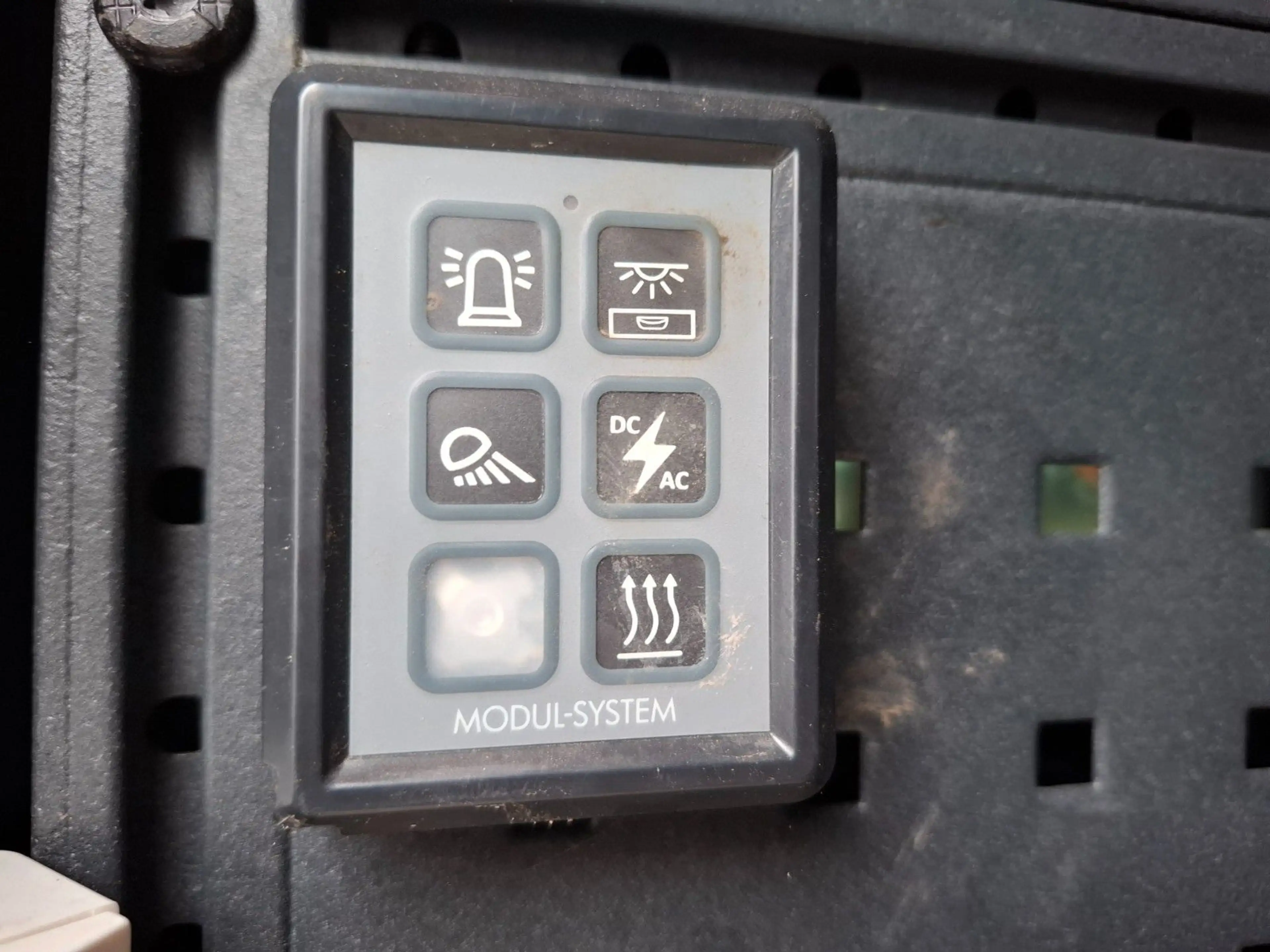 Peugeot Boxer 2.2 L2H2 BLUEHDI 140PS PREMIUM Standheiz.. — photo 15