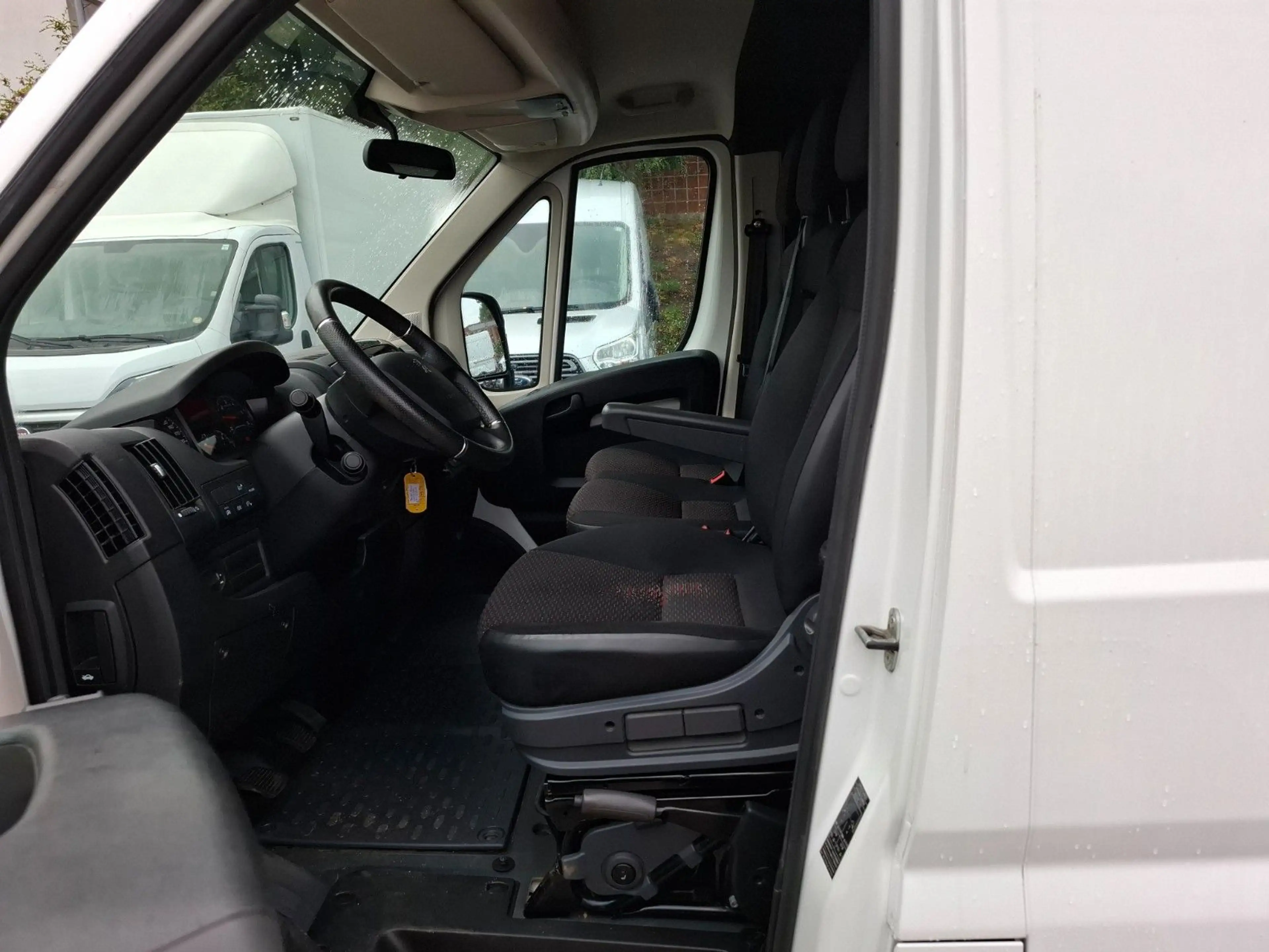 Peugeot Boxer 2.2 L2H2 BLUEHDI 140PS PREMIUM Standheiz.. — photo 11