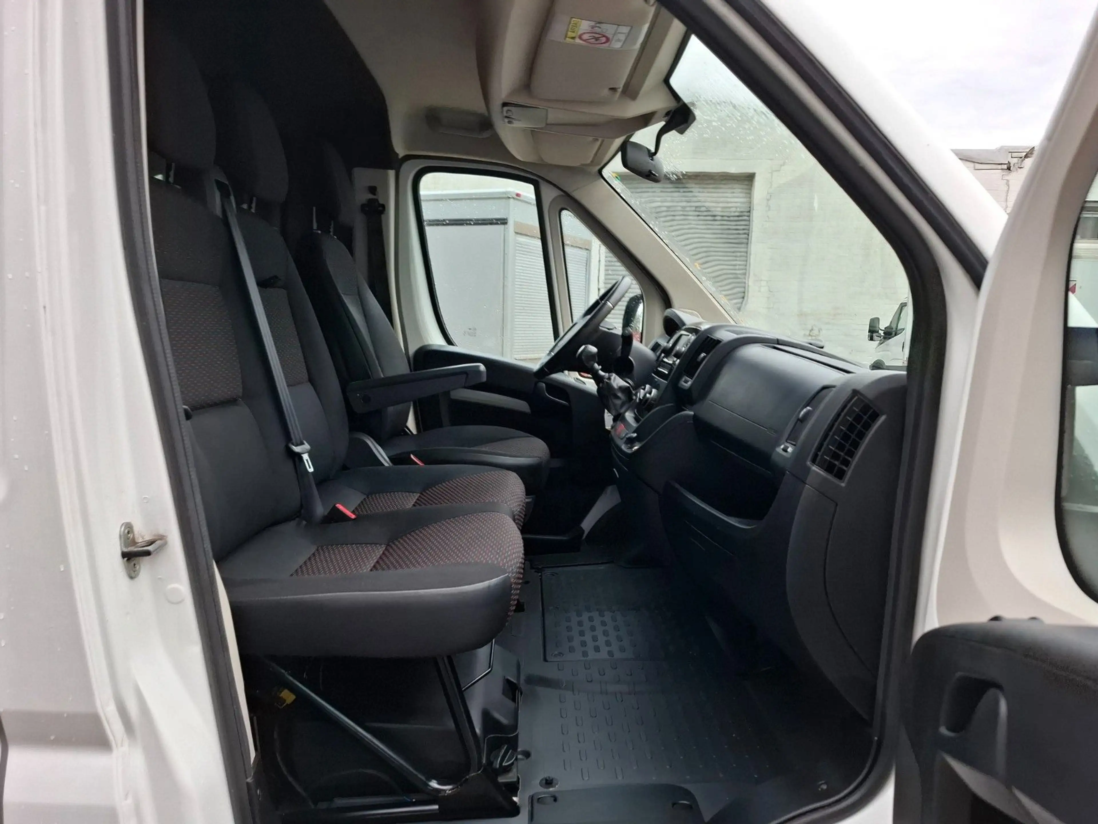 Peugeot Boxer 2.2 L2H2 BLUEHDI 140PS PREMIUM Standheiz.. — photo 12