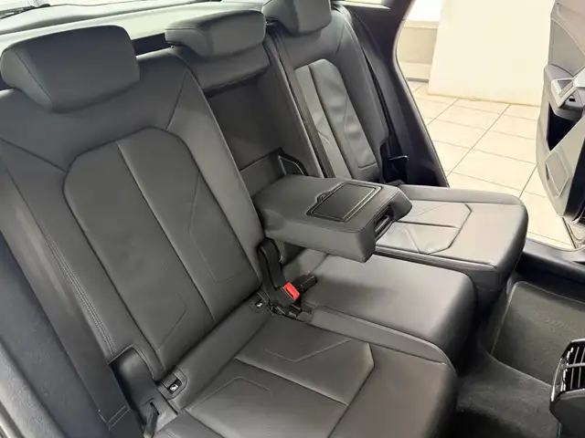 Audi Q3 view 13