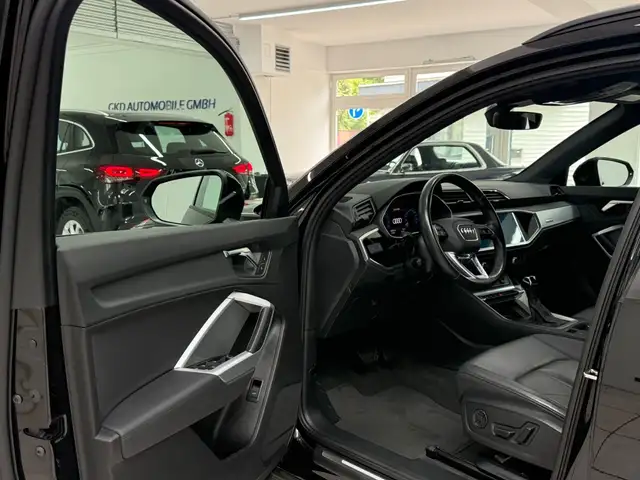 Audi Q3 view 6