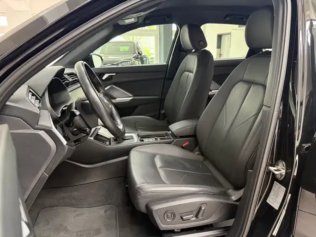 Audi Q3 view 14