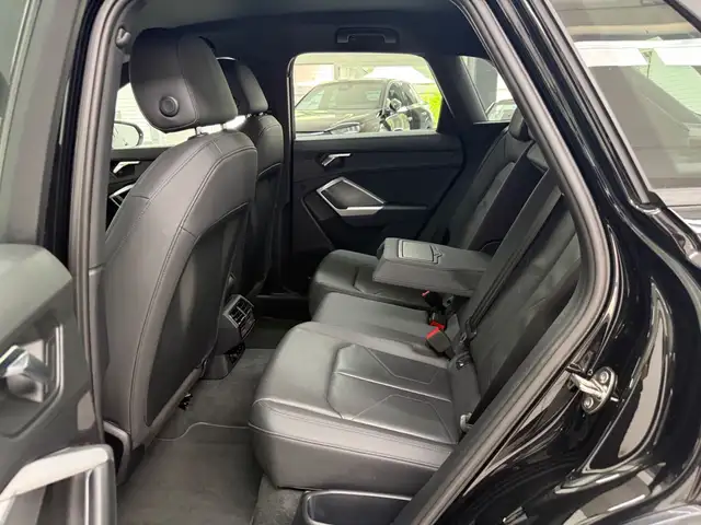 Audi Q3 view 15
