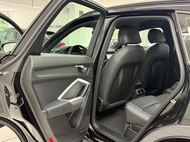 Audi Q3 view 7