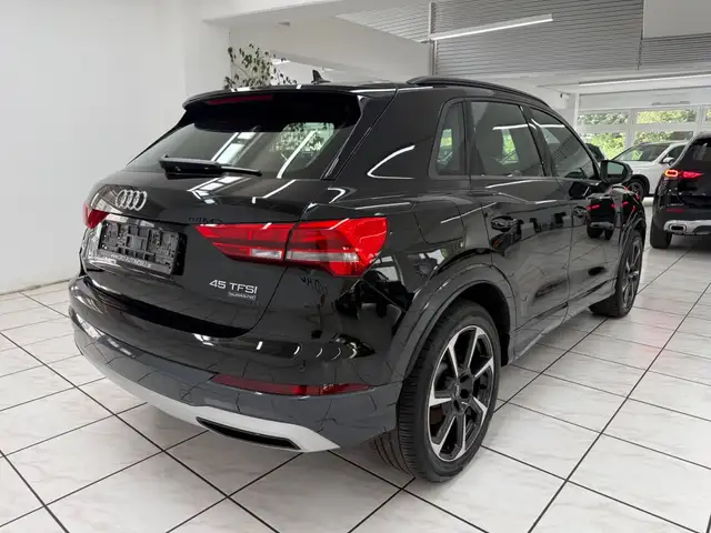 Audi Q3 view 3