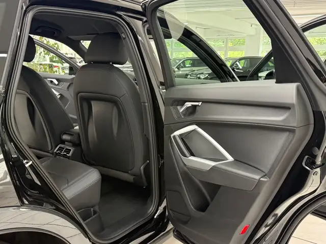 Audi Q3 view 9