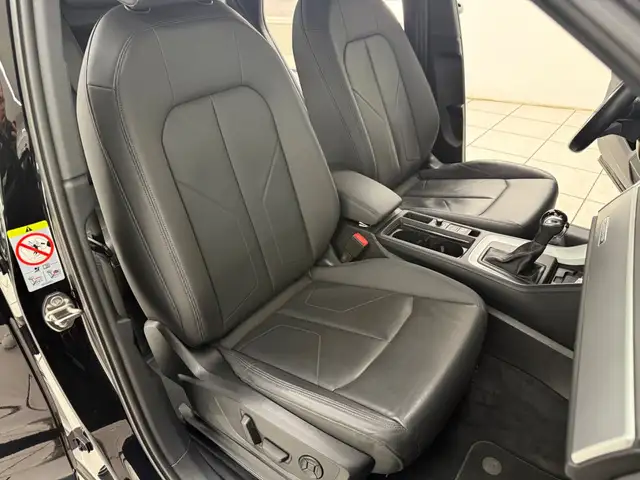 Audi Q3 view 12