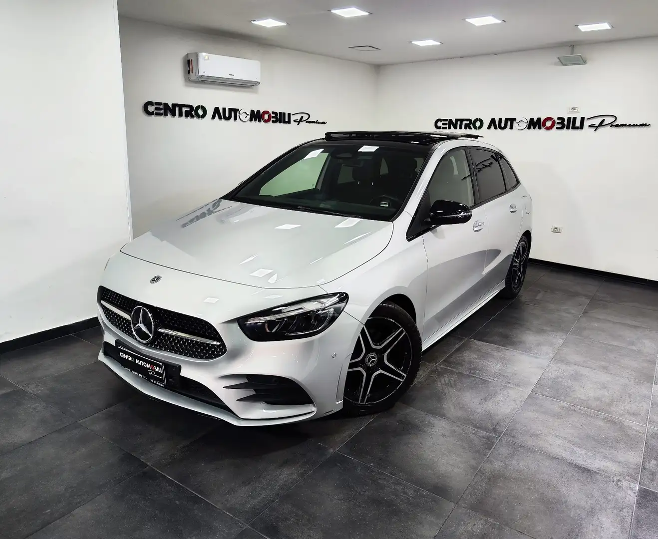 Mercedes-Benz B 180 B 180 d Automatic AMG Line Premium Grijs - 1