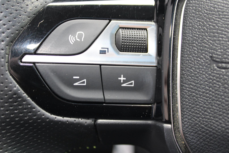 Peugeot e-2008 EV GT 50 kWh SOH 93,8% Panoramadak — photo 13