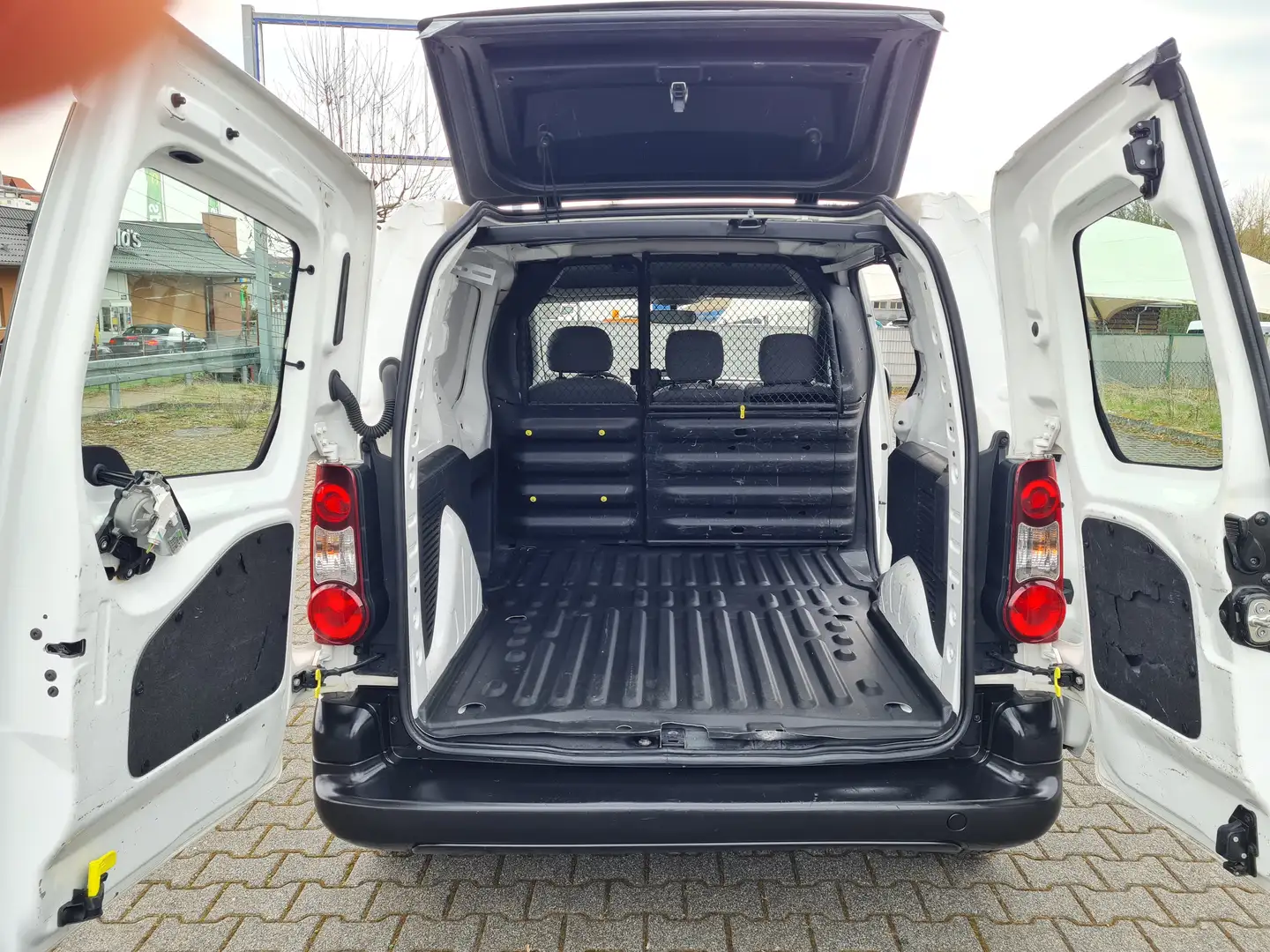Peugeot Partner L1 Komfort mit Leiterklappe *MwSt. ausweisbar* Weiß - 2