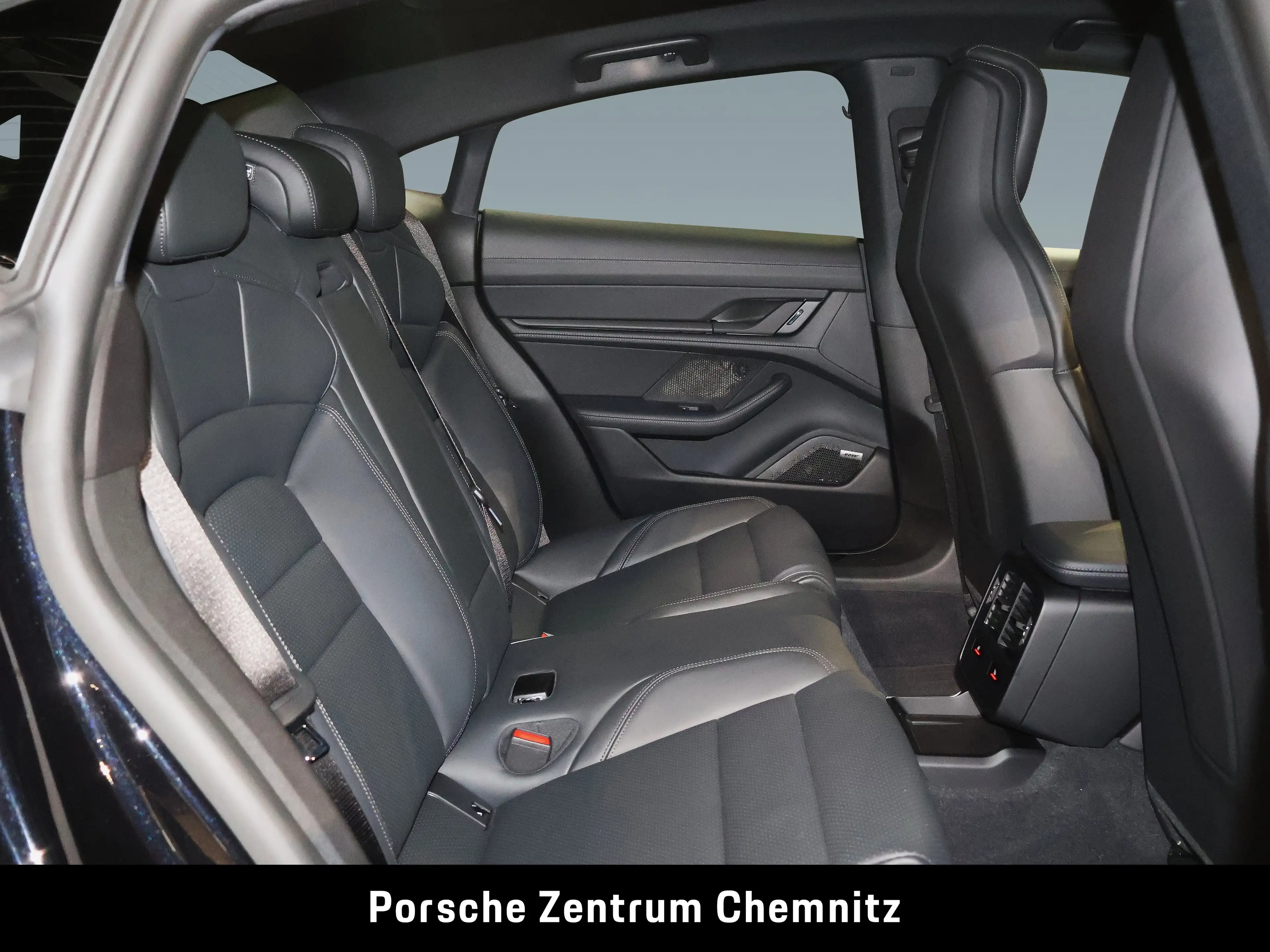 Porsche Taycan 4 Black Edition;4+1 Sitze;Pano — photo 8