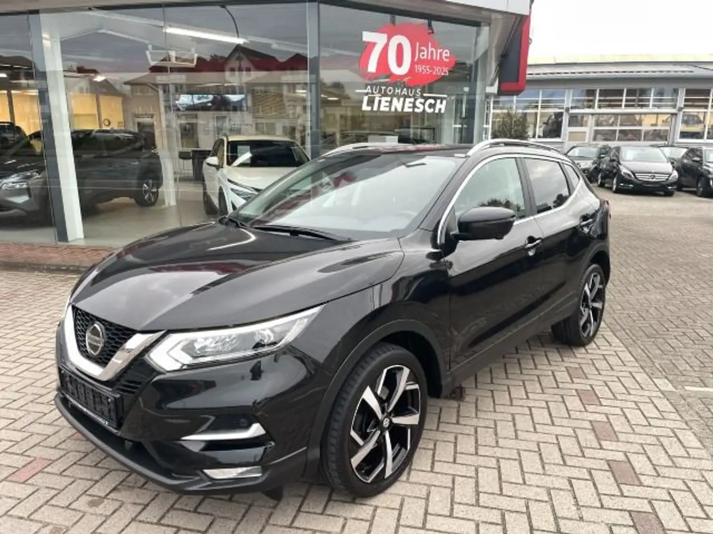 Nissan Qashqai 1.3 DiG-T Akari Pano/360°/CarPlay Schwarz - 2