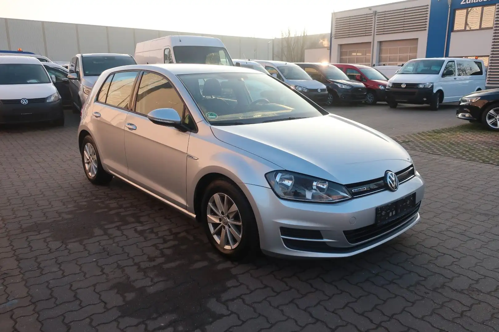 Volkswagen Golf VII Lim. Trendline BlueMotion/Klima/1 Hand Zilver - 1