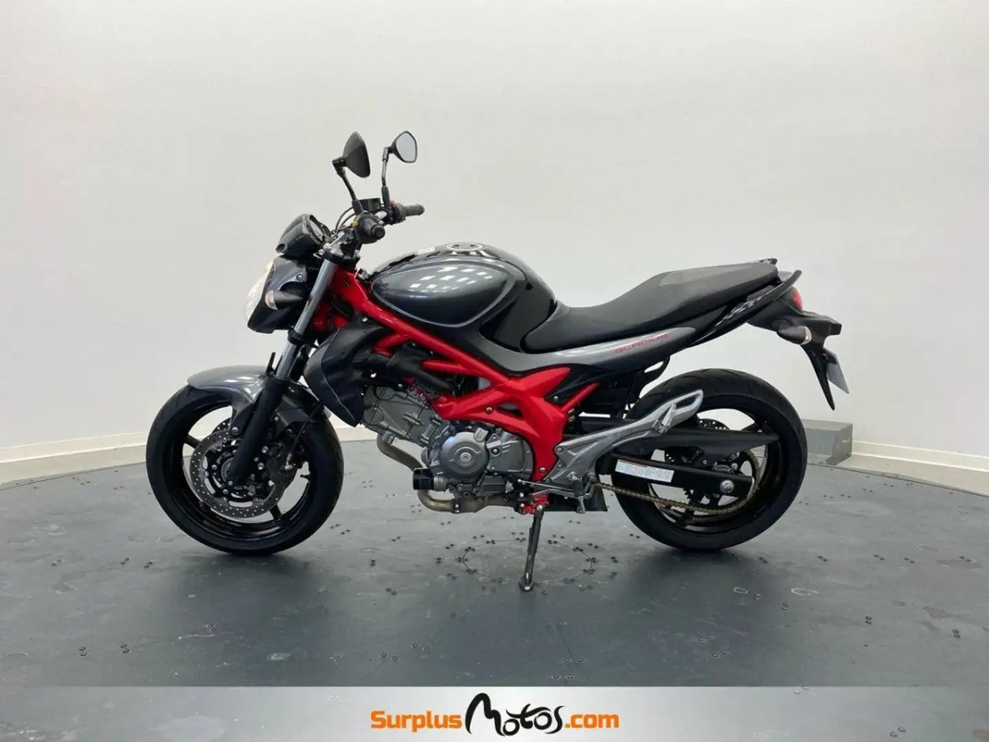 Suzuki Gladius 650 Rojo - 2