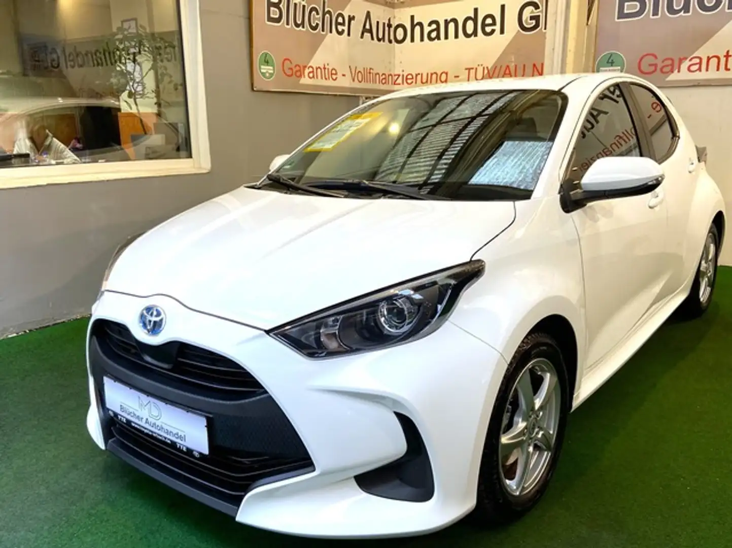 Toyota Yaris Hybrid Edition Navi Kamera Bluetooth Automatik Nur Weiß - 1