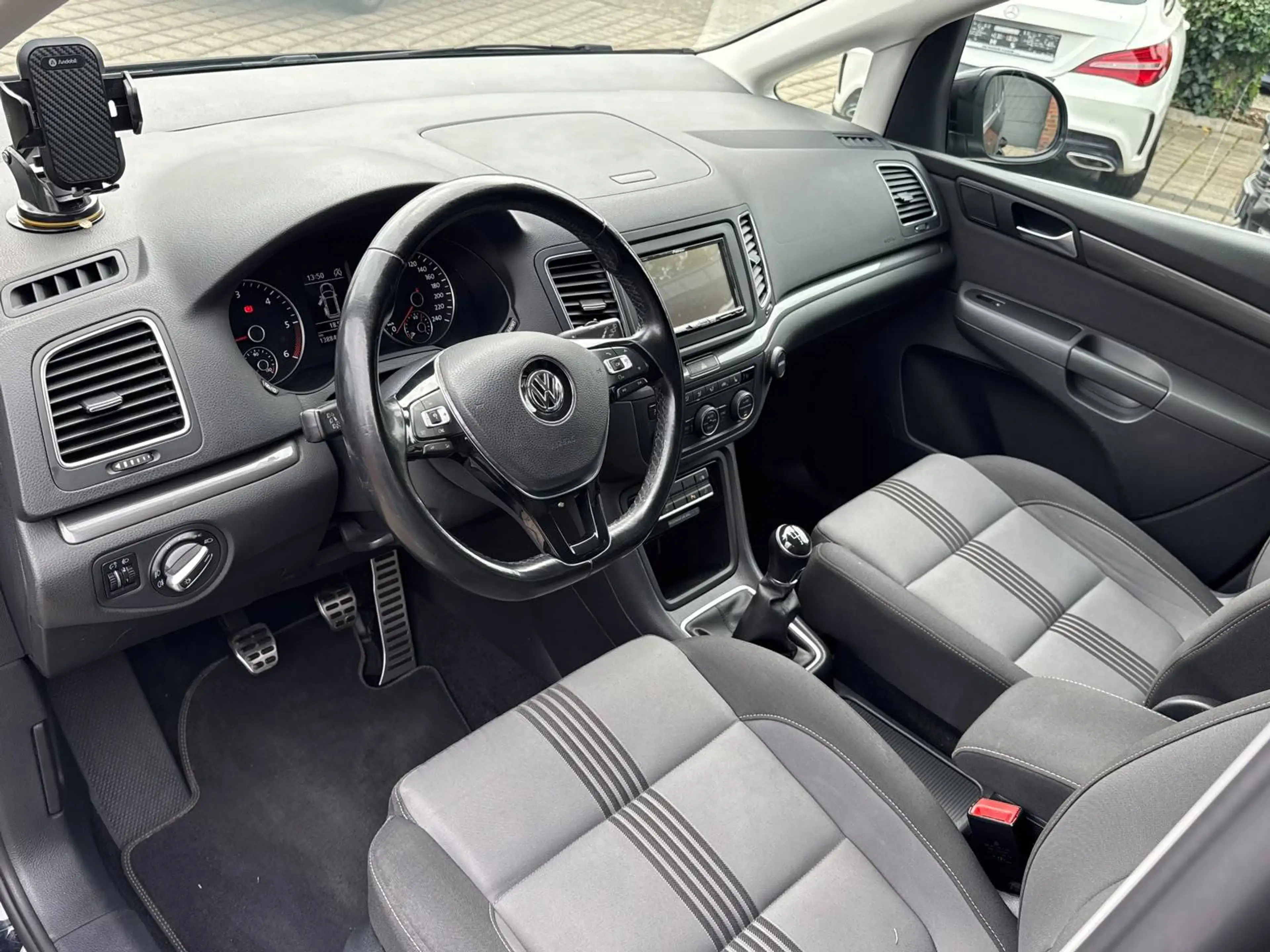 Volkswagen Sharan Comfortline — photo 10