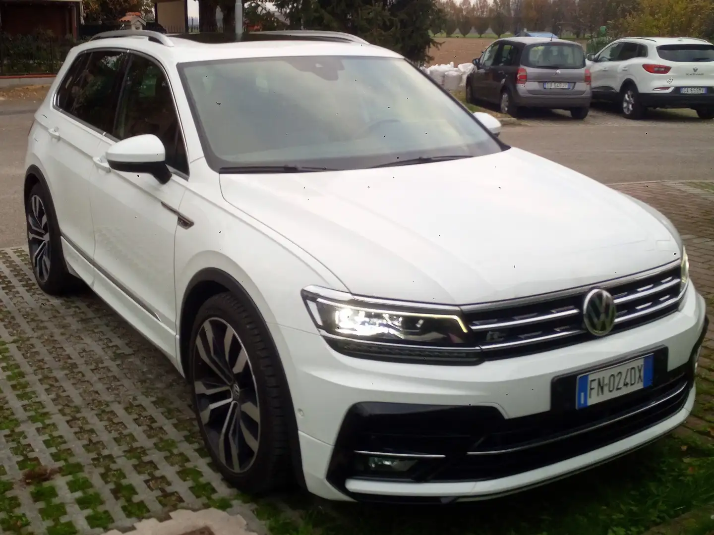 Volkswagen Tiguan 4 motion 190 CV r line dentro e fuori Fehér - 1