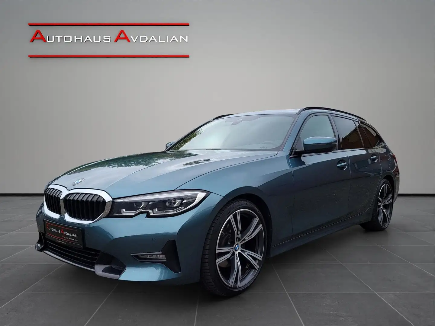 BMW 320 d Touring Sport Line PANO|STDHZ|H&K|AHK|19" Blau - 1