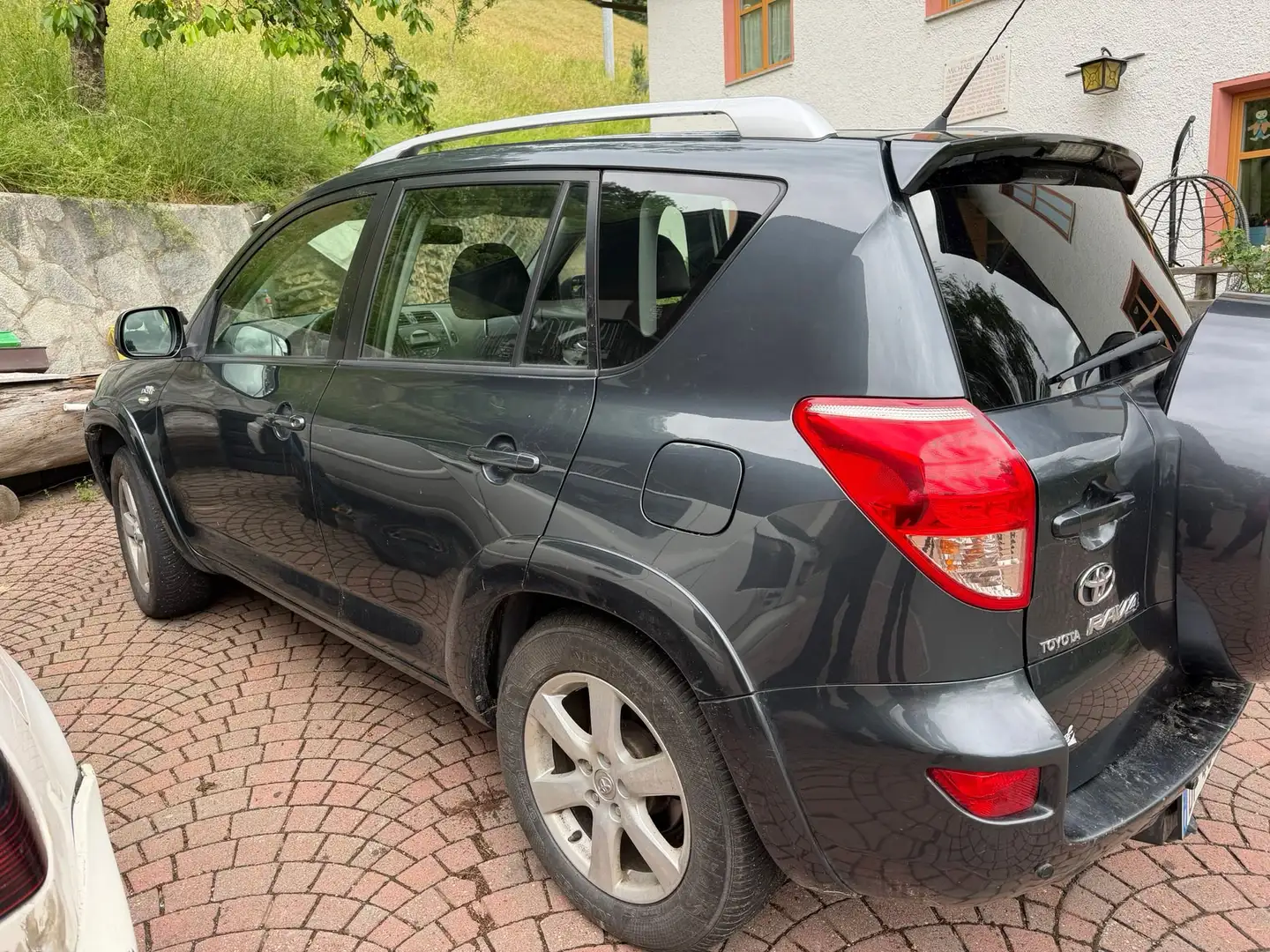 Toyota RAV 4 RAV4 2,2 D-4D 180 4WD TÜV!!!Komfort 4x4 TOP!!! Grau - 2